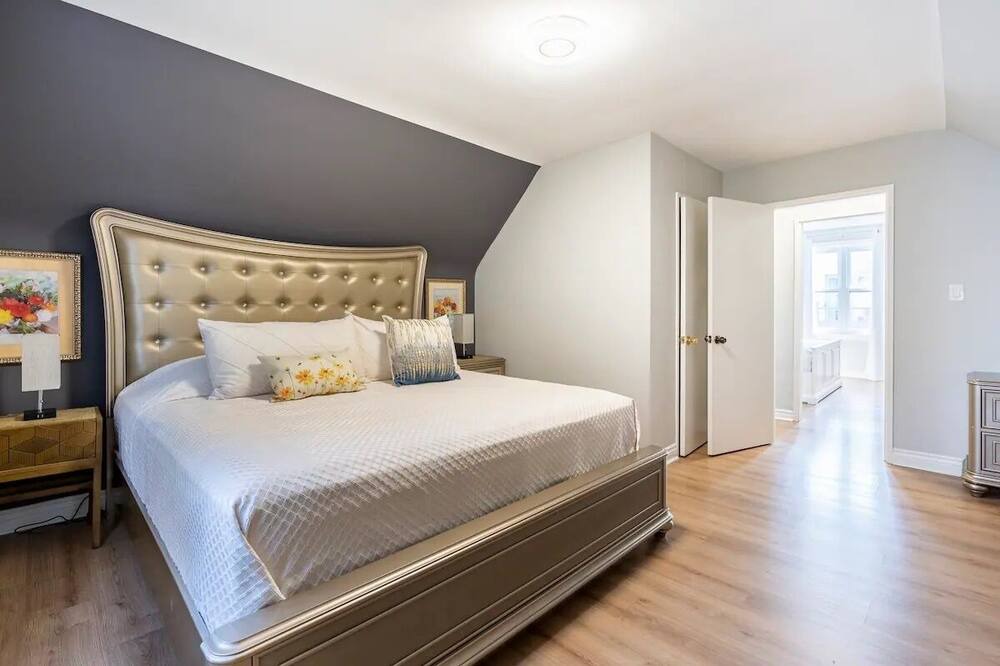 Photo of Bedroom in Lakeview