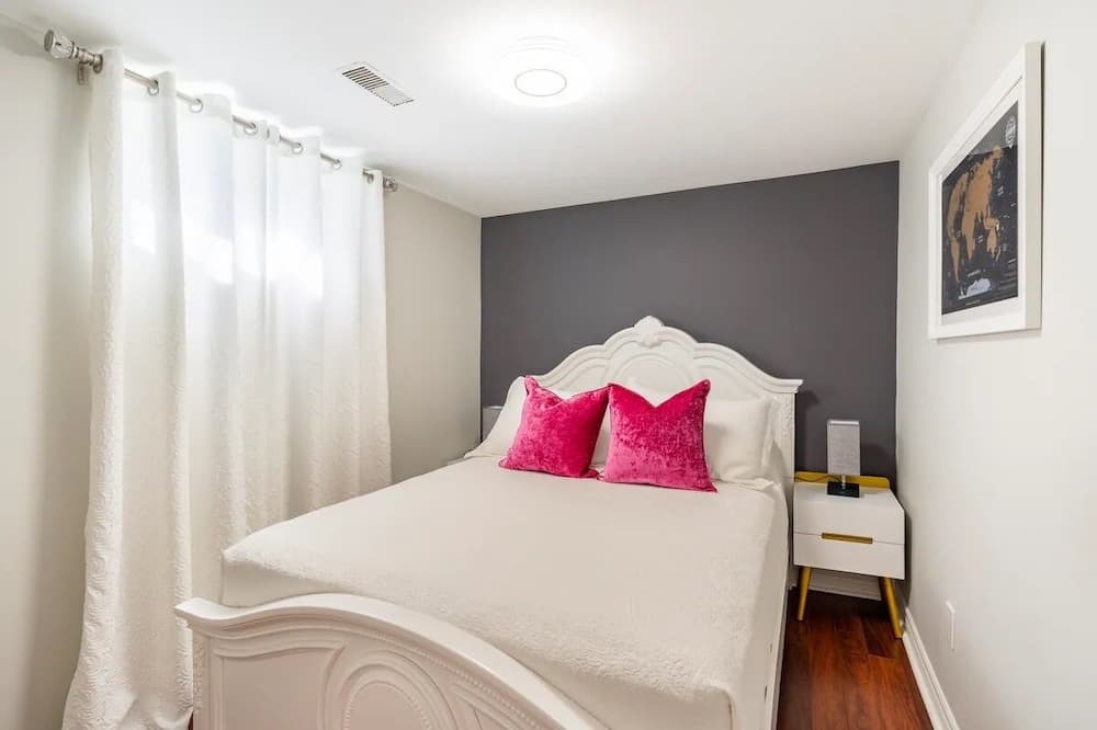 Photo of Bedroom in Lakeview