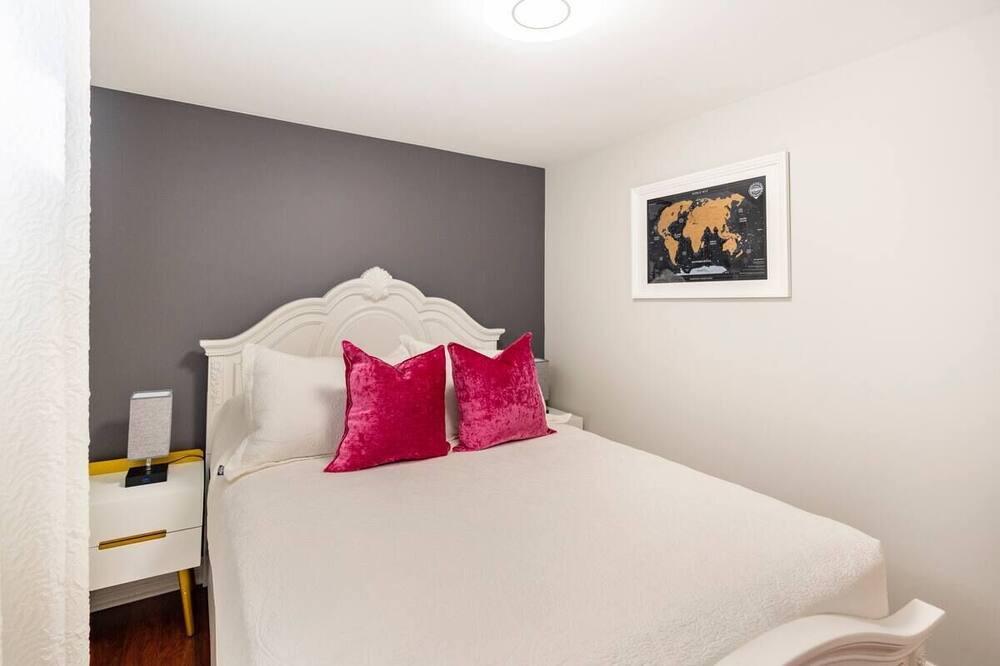 Photo of Bedroom in Lakeview