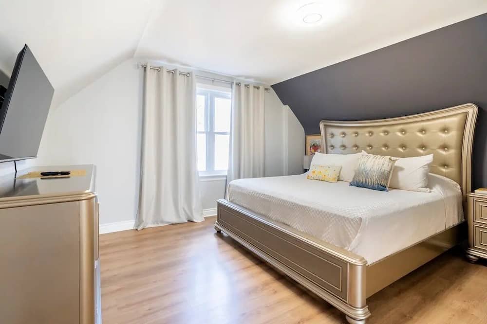 Photo of Bedroom in Lakeview