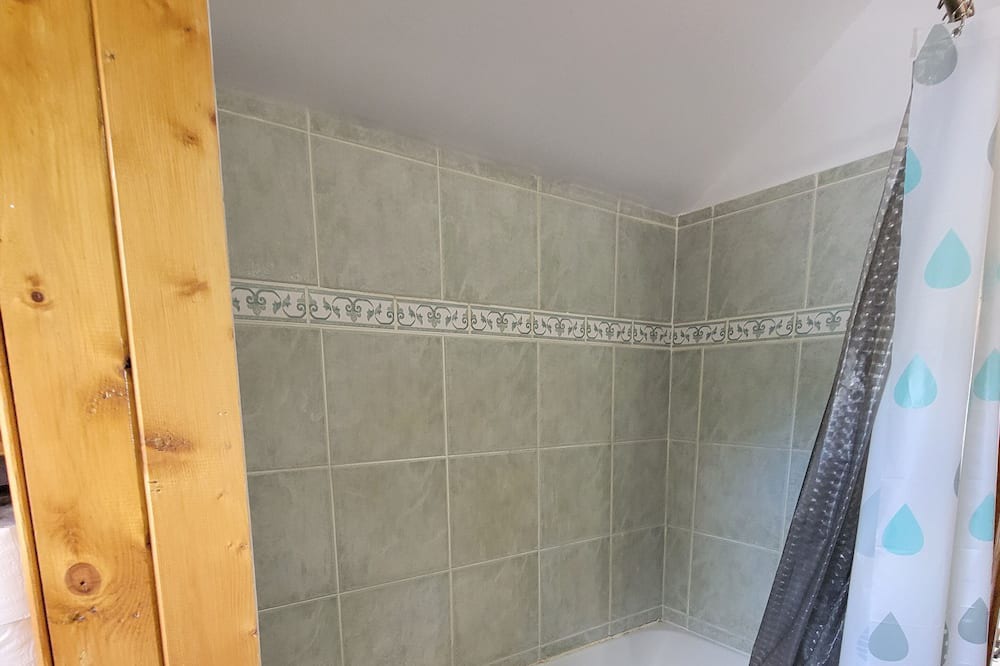 Photo of Bathroom in Deseronto