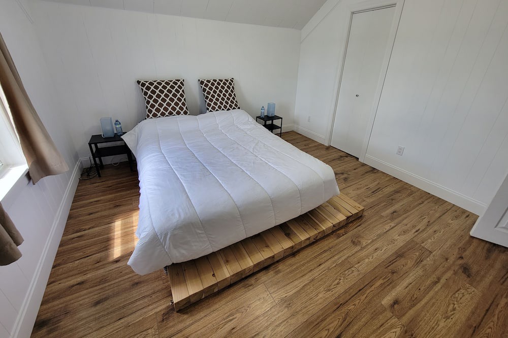 Photo of Bedroom in Deseronto