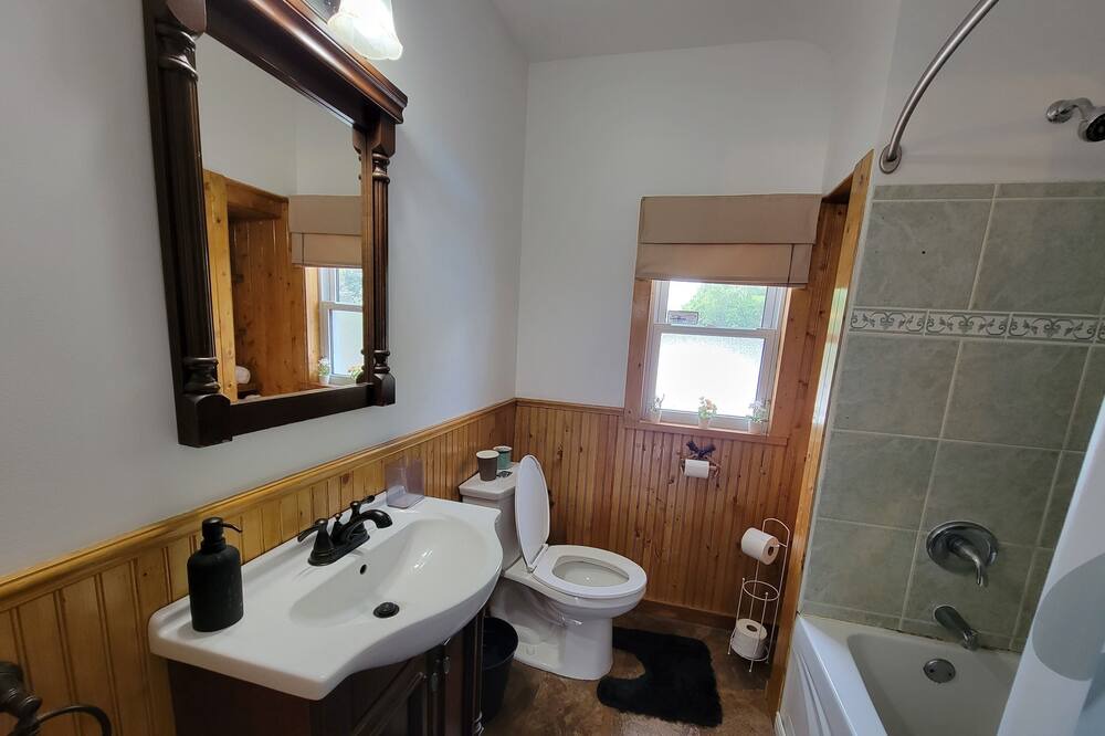Photo of Bathroom in Deseronto