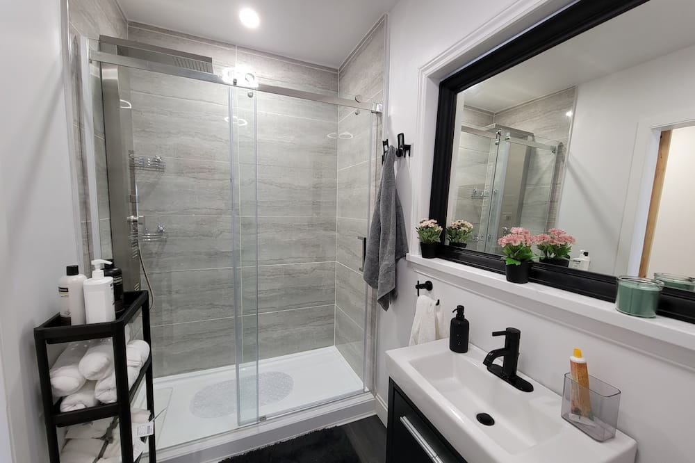 Photo of Bathroom in Deseronto