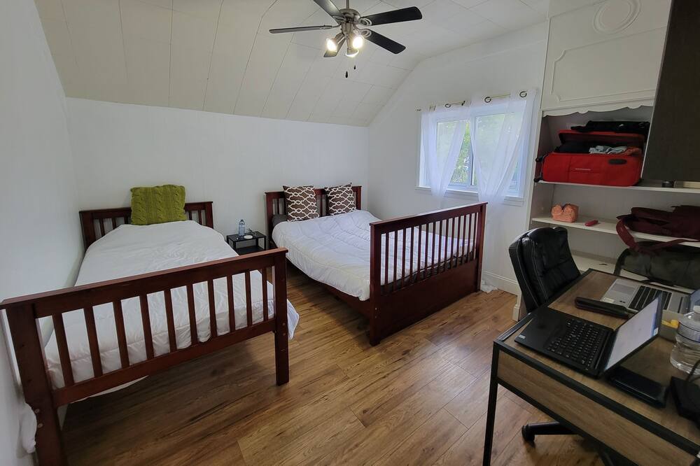Photo of Bedroom in Deseronto