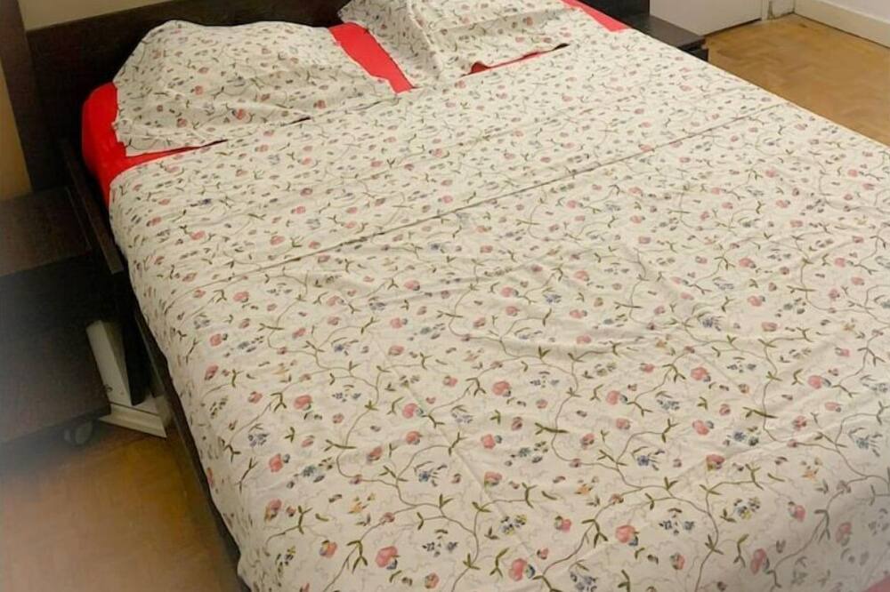 Photo of Bedroom in Saint-Fargeau