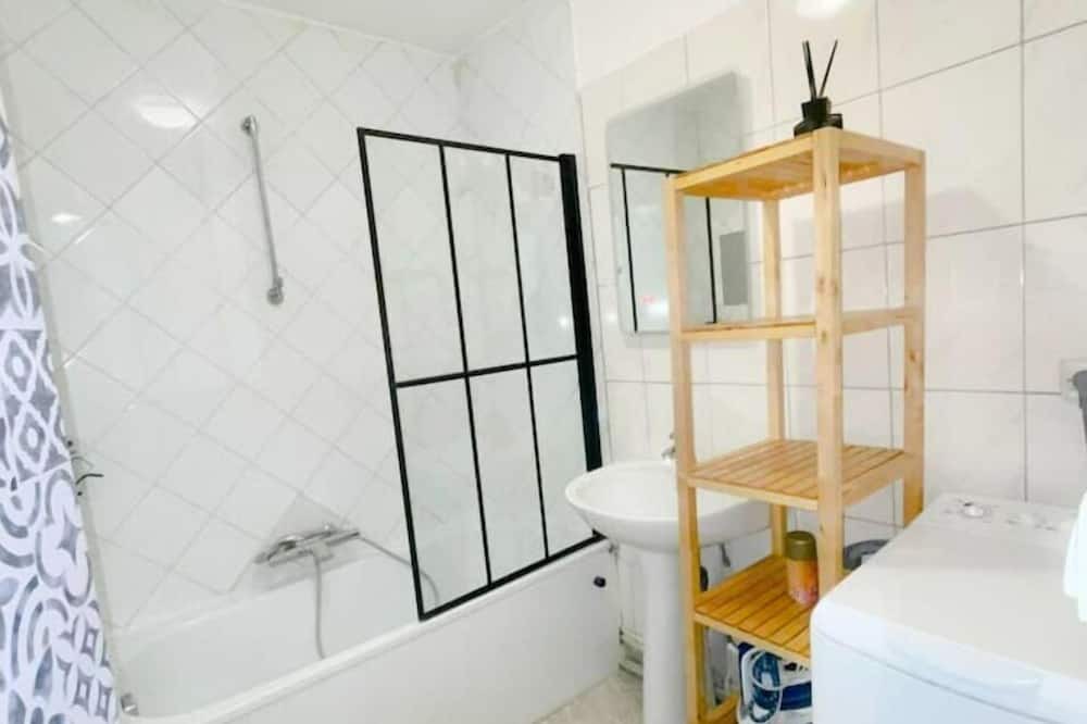 Photo of Bathroom in Saint-Fargeau