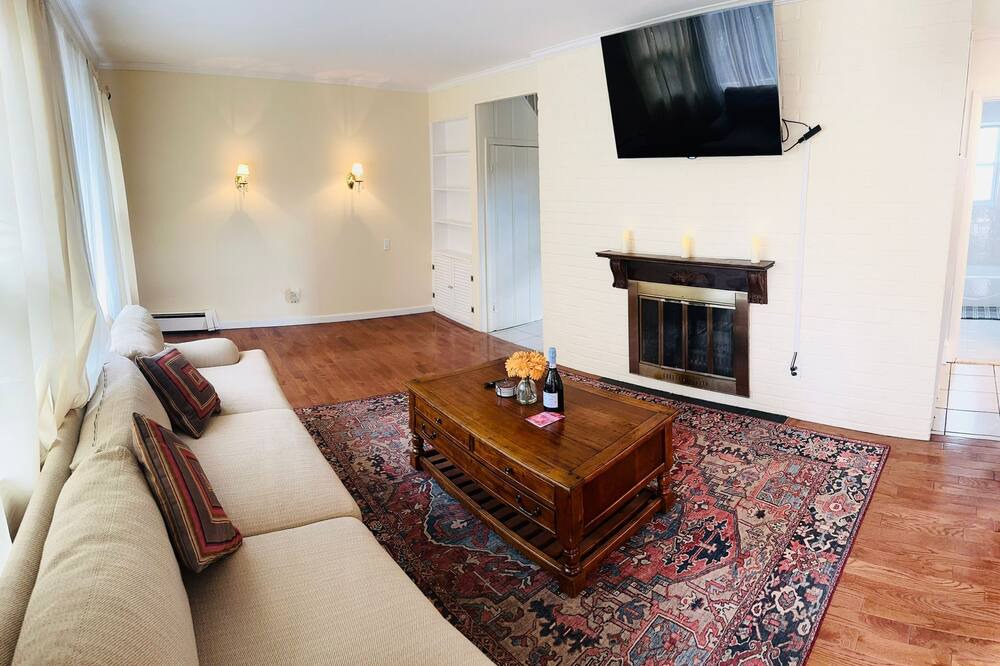 Photo of Livingroom in Stamford
