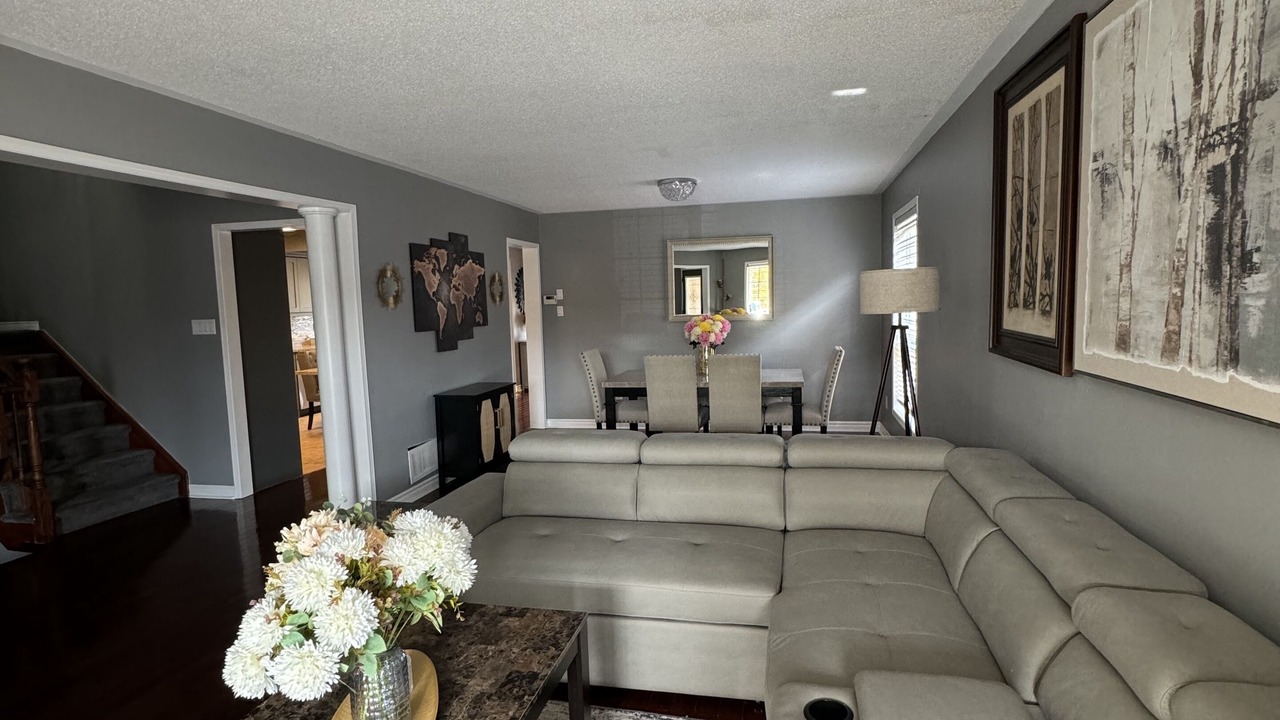 Photo of Livingroom in Brampton West