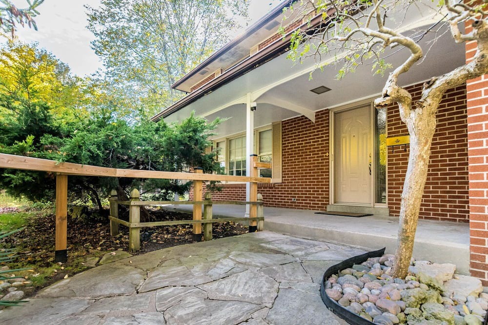 Photo of Patio Balcony in Clarkson-Lorne Park
