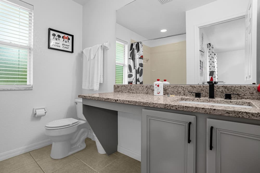 Photo of Bathroom in Regal Palms