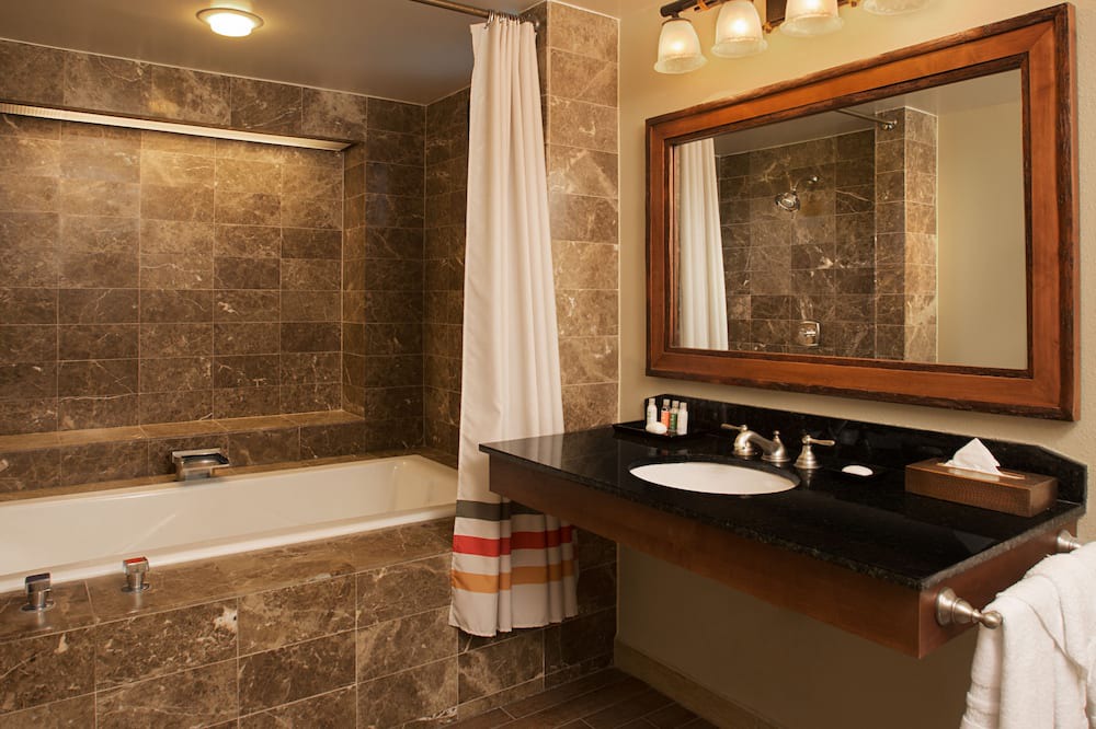 Photo of Bathroom in Bay Lake