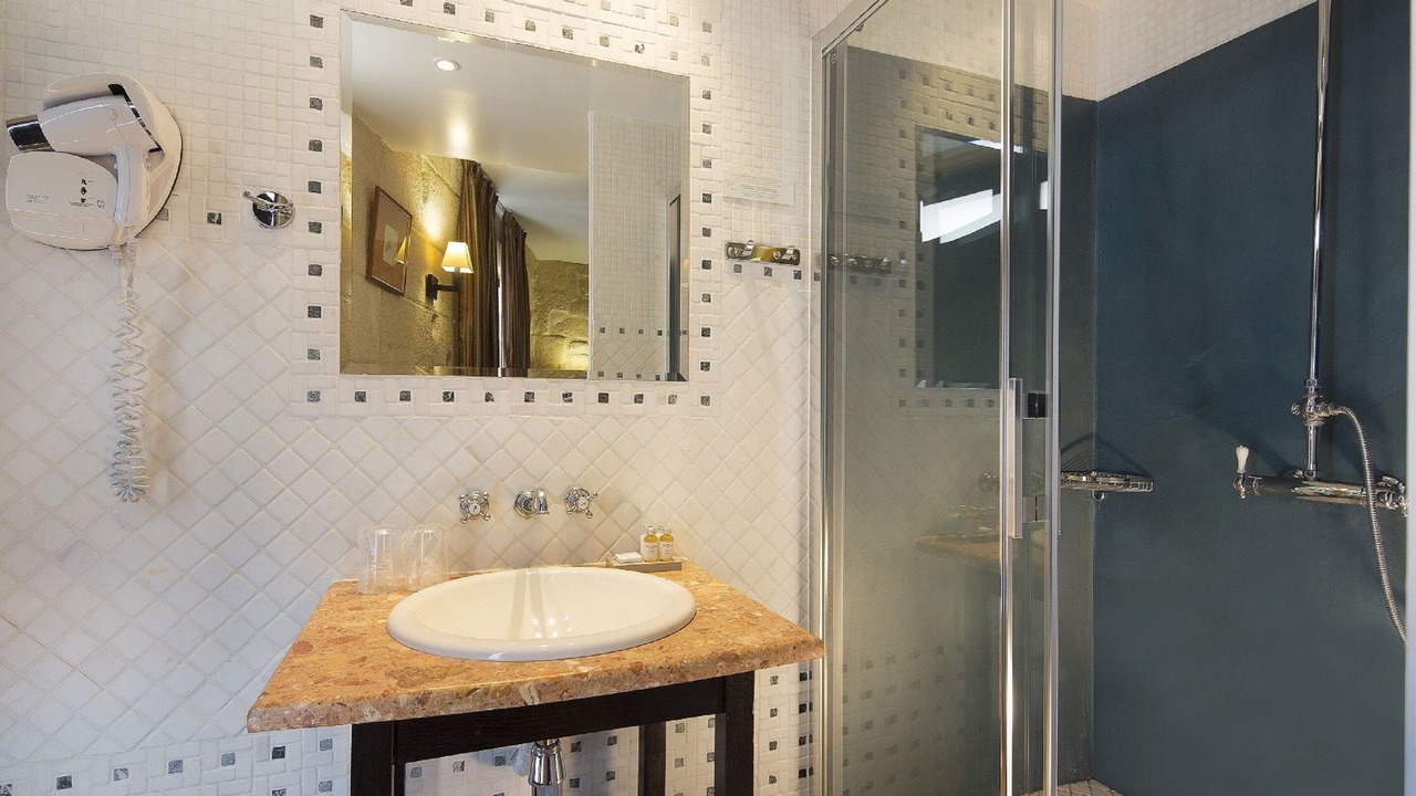 Photo of Bathroom in Sorbonne