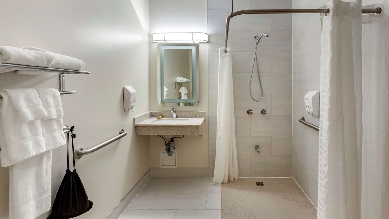 Photo of Bathroom in Kincardine