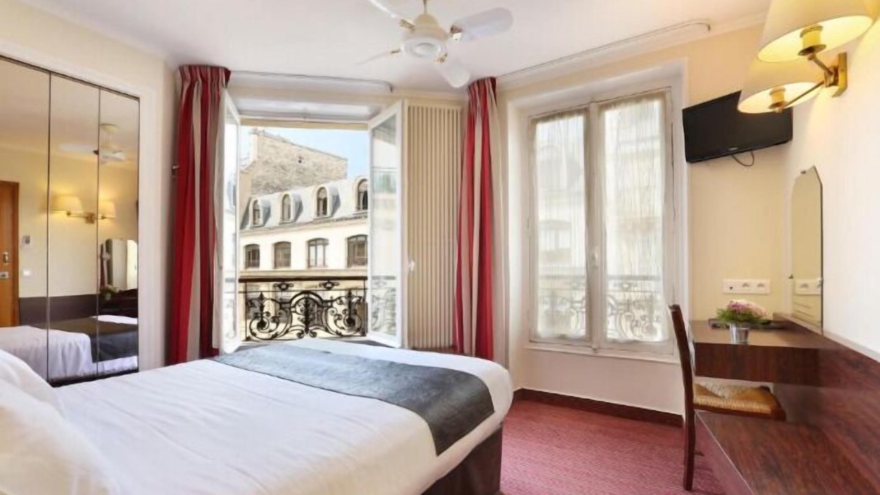 Photo of Bedroom in Sorbonne