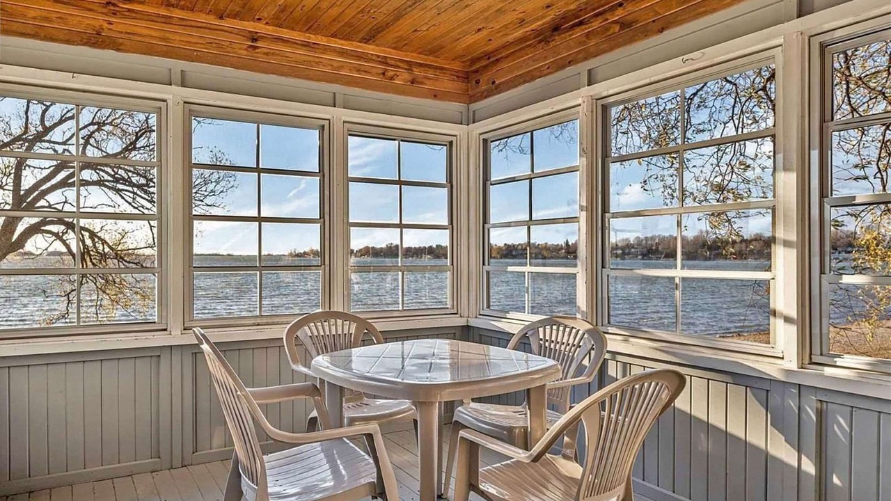 Photo of Livingroom in West Lake