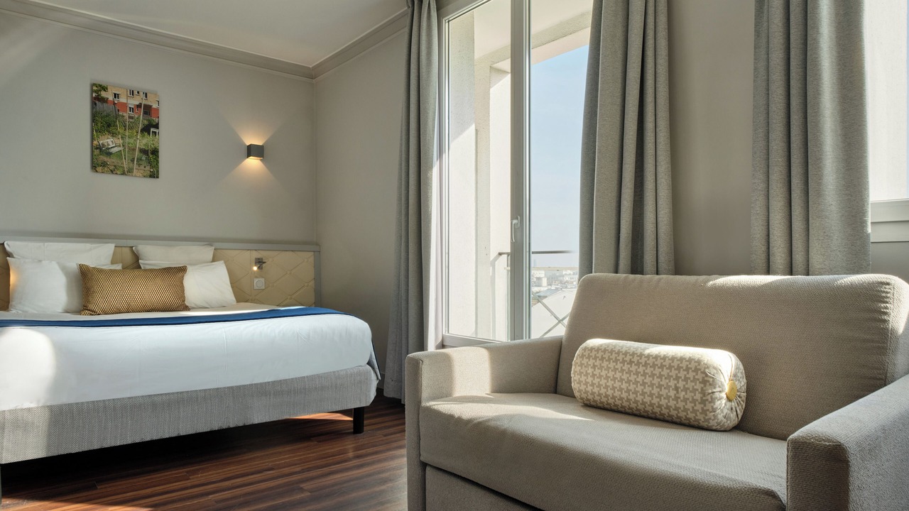 Photo of Bedroom in Suresnes