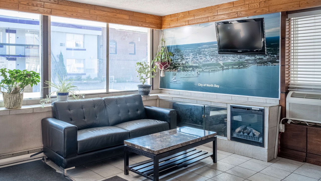 Photo of Livingroom in North Bay