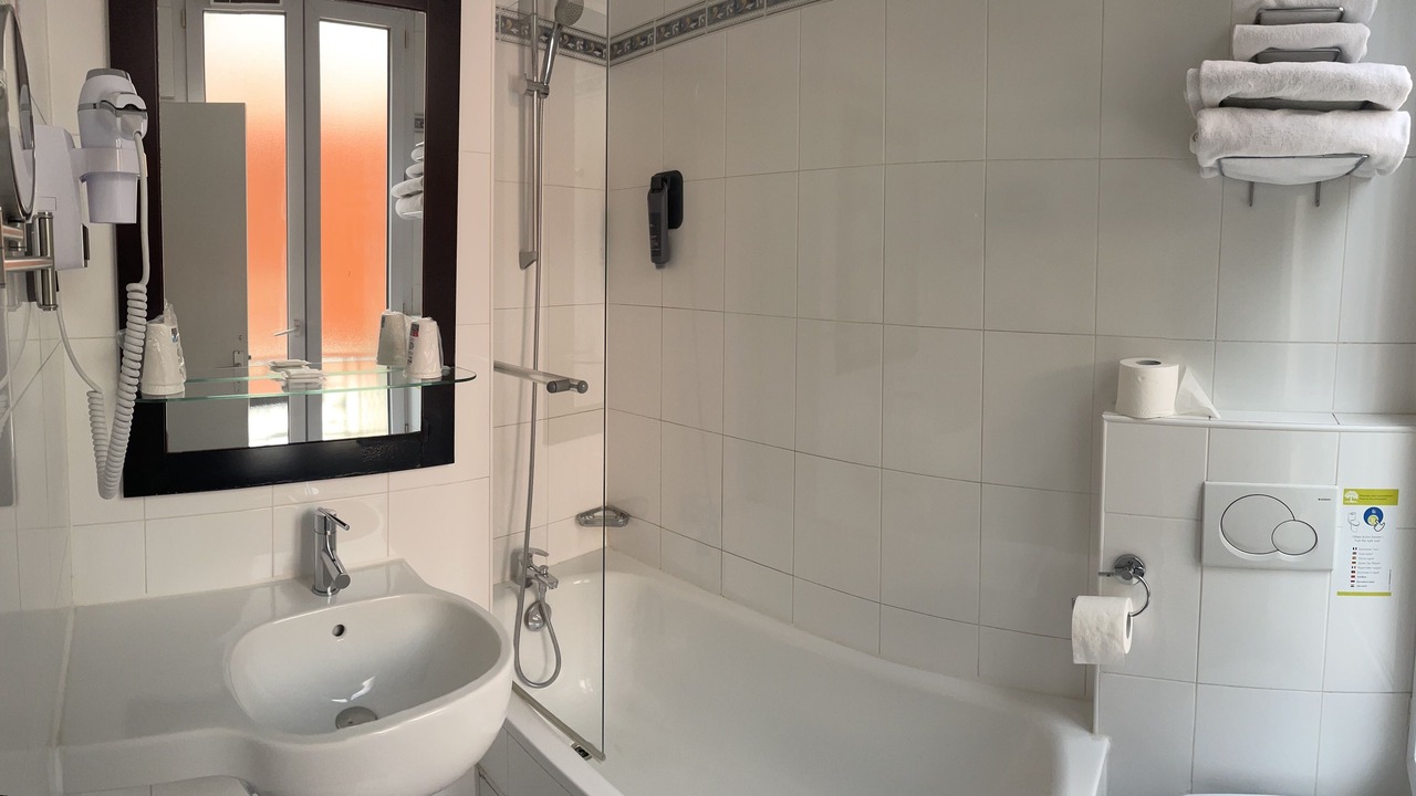 Photo of Bathroom in Saint-Fargeau