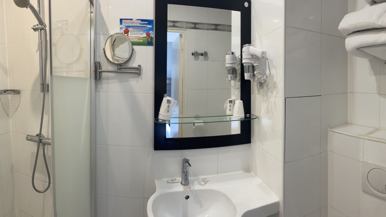 Photo of Bathroom in Saint-Fargeau