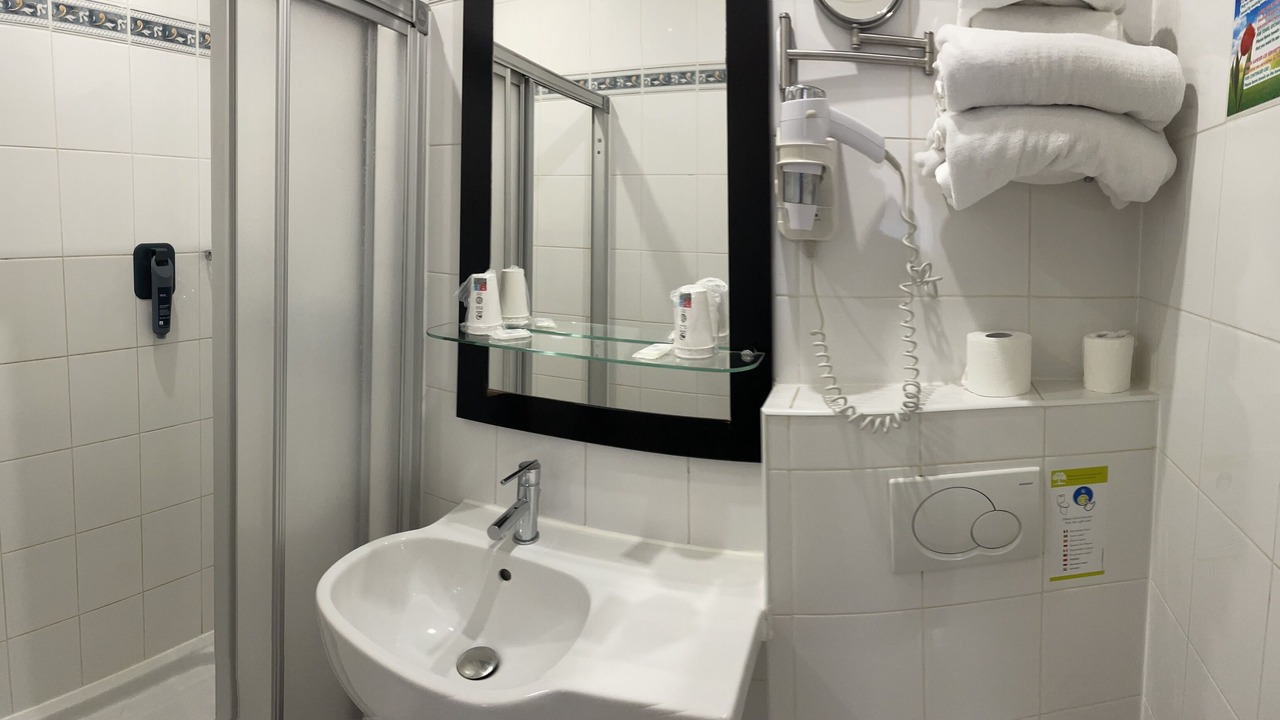 Photo of Bathroom in Saint-Fargeau
