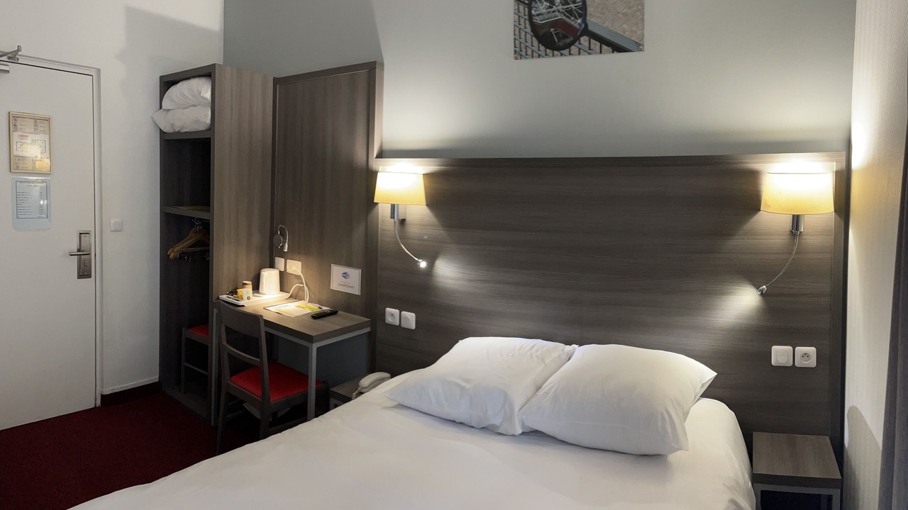 Photo of Bedroom in Saint-Fargeau