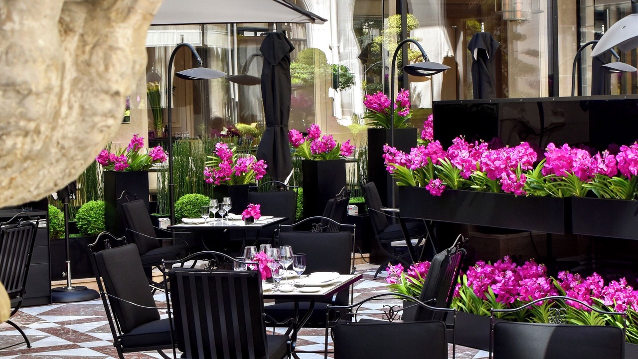 Photo of Outdoor in Champs-Elysees