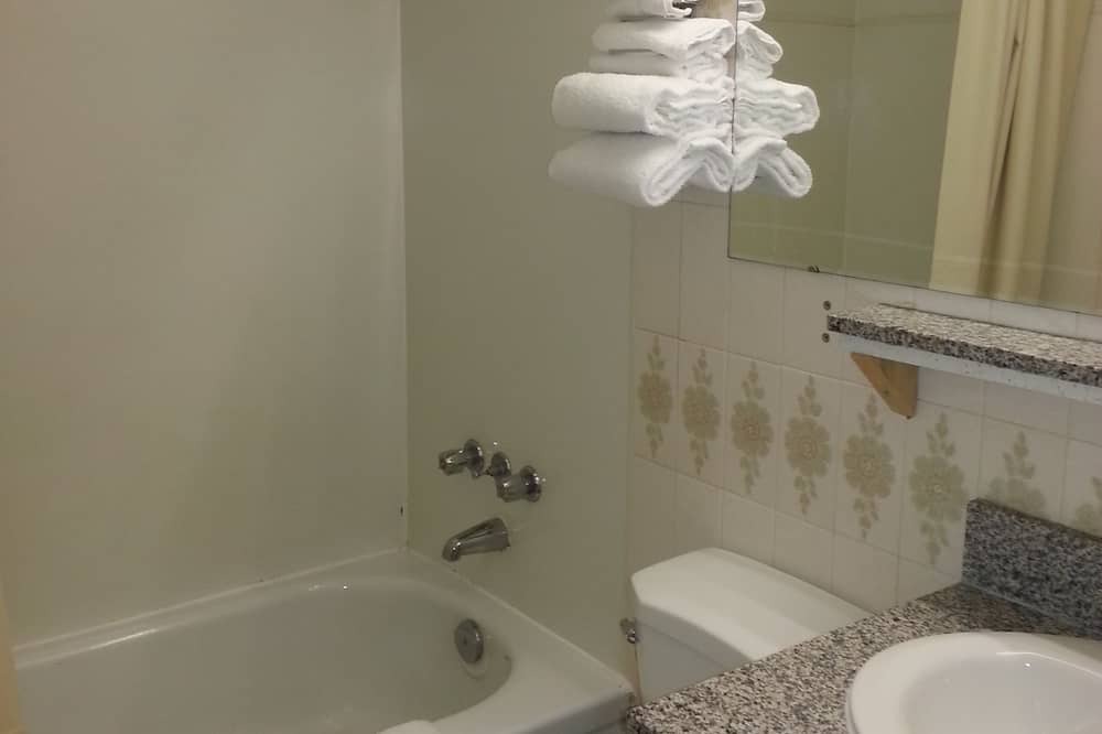Photo of Bathroom in Humber Bay