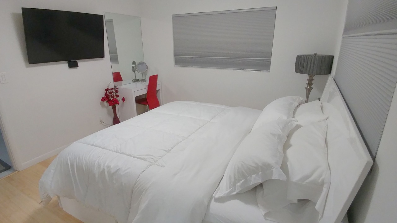 Photo of Bedroom in Downtown Hollywood
