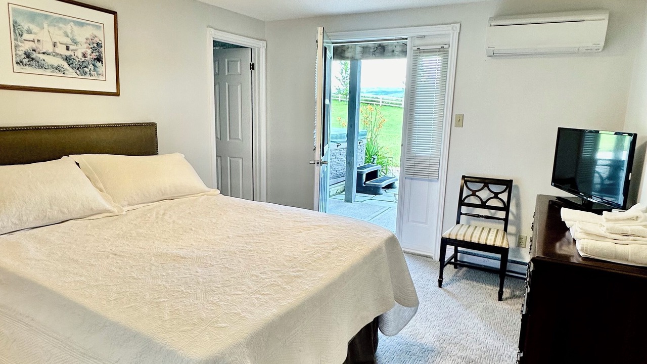 Photo of Bedroom in Creemore