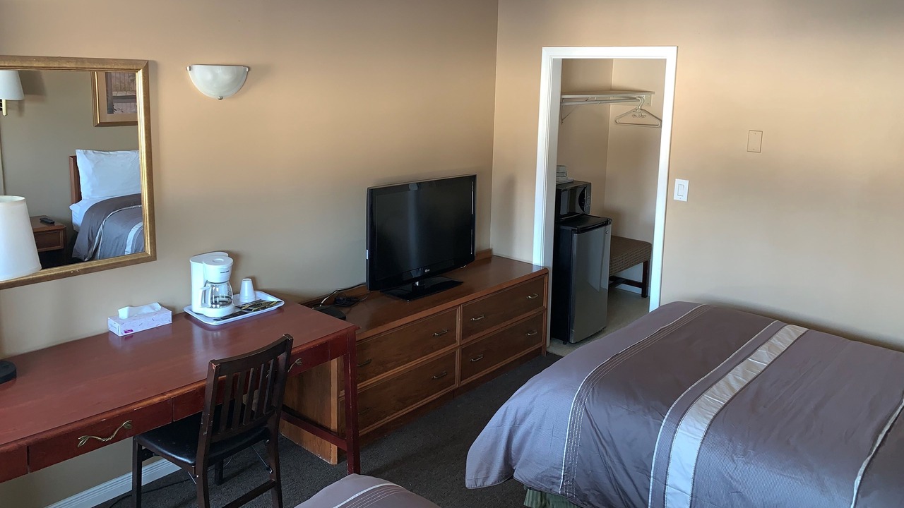 Photo of Bedroom in Lively