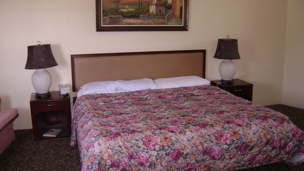 Photo of Bedroom in Mono