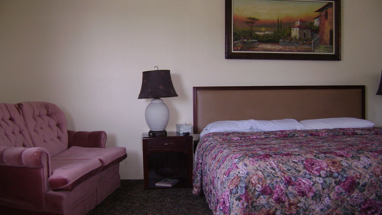 Photo of Bedroom in Mono