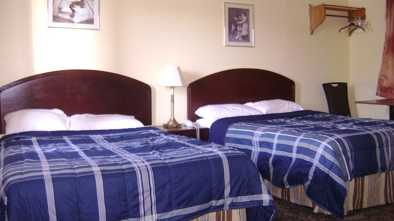Photo of Bedroom in Mono