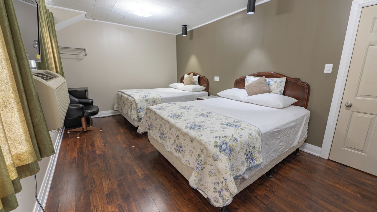 Photo of Bedroom in Sauble Beach