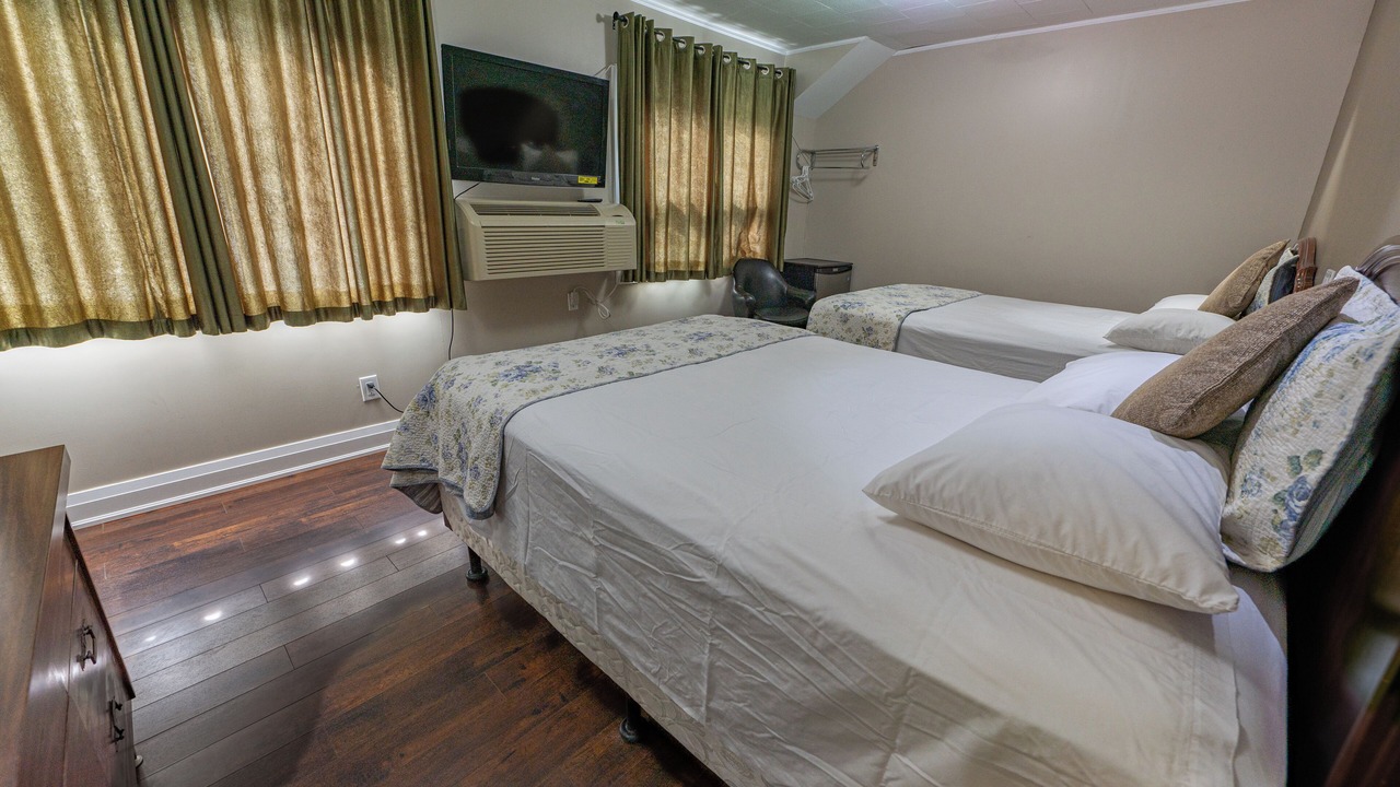 Photo of Bedroom in Sauble Beach