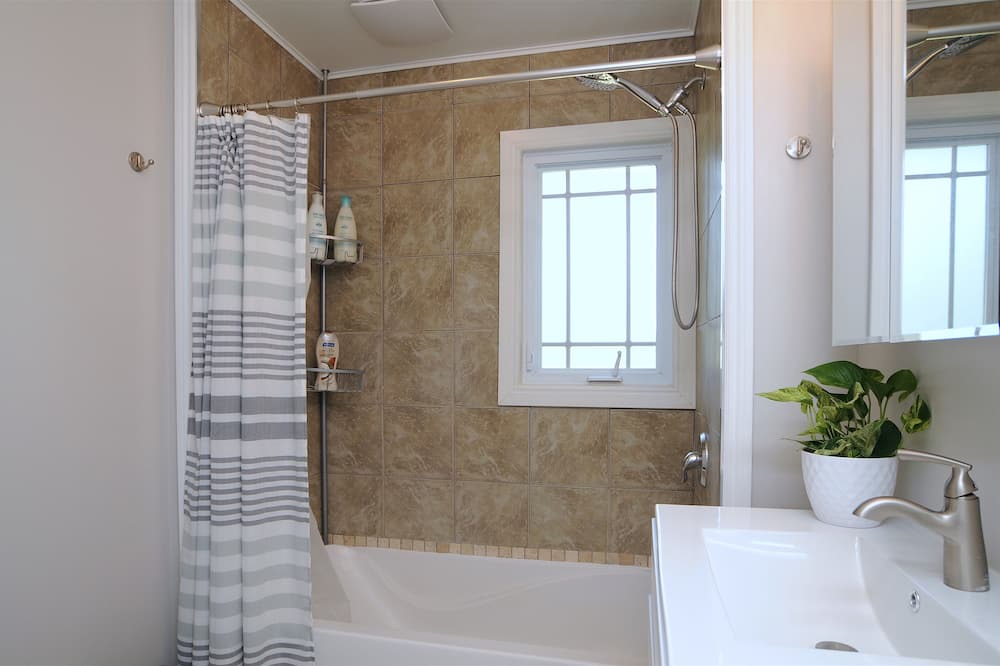 Photo of Bathroom in Carrying Place