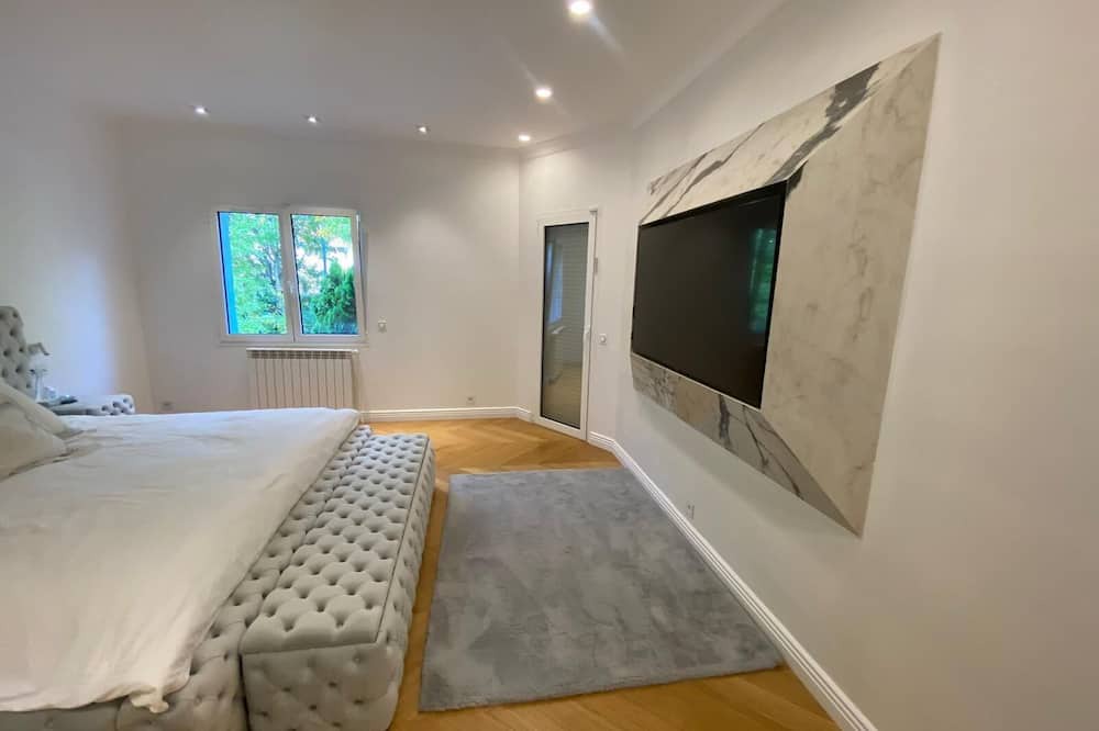 Photo of Bedroom in La Varenne Saint-Hilaire