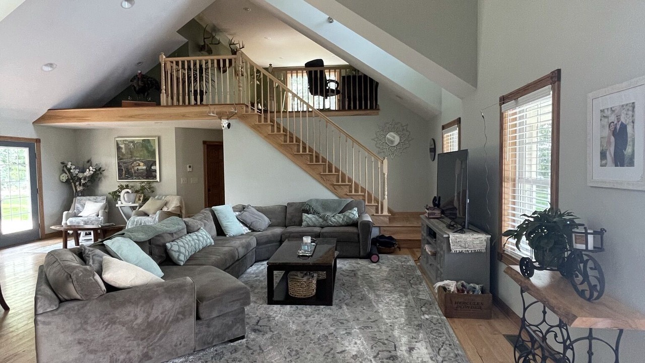 Photo of Livingroom in State College