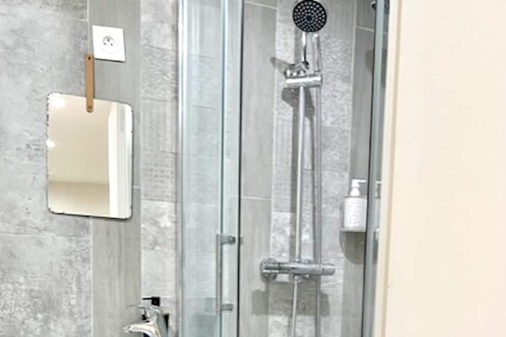 Photo of Bathroom in Stains