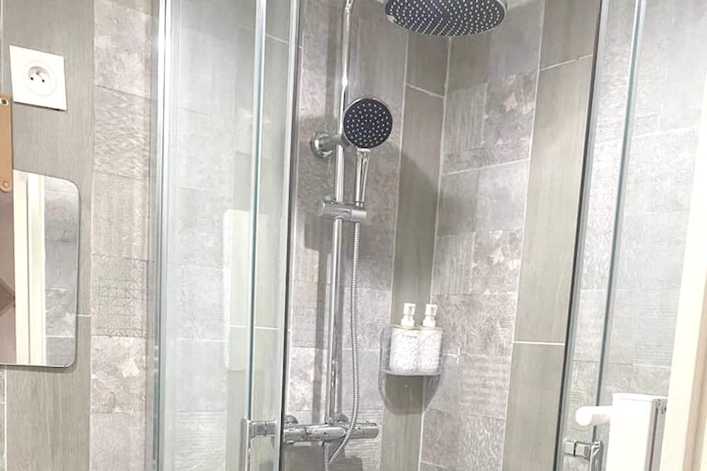 Photo of Bathroom in Stains