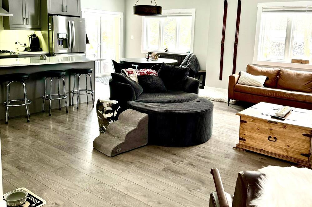 Photo of Livingroom in Moonstone