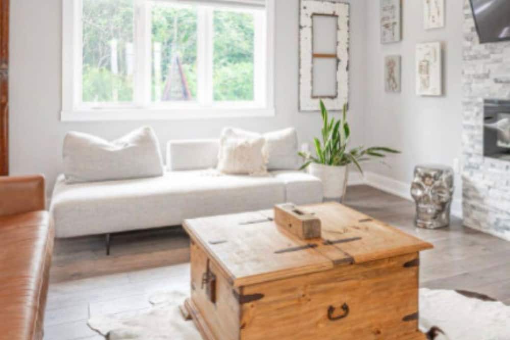 Photo of Livingroom in Moonstone