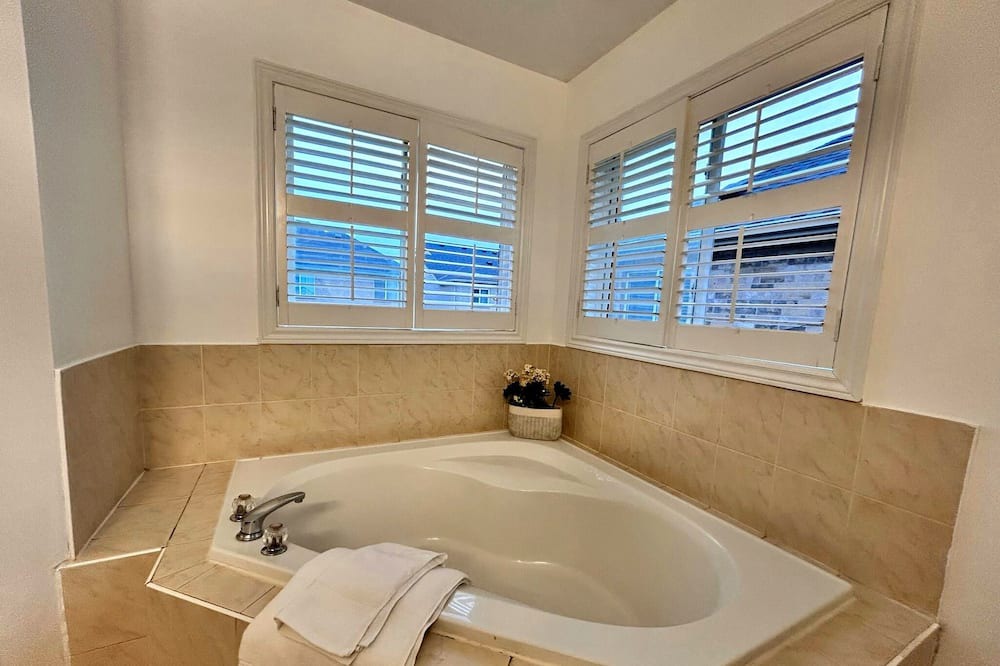 Photo of Bathroom in Meadowvale Village