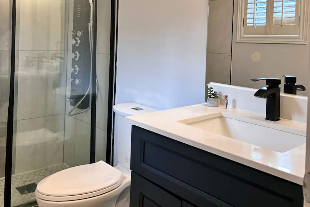 Photo of Bathroom in Meadowvale Village