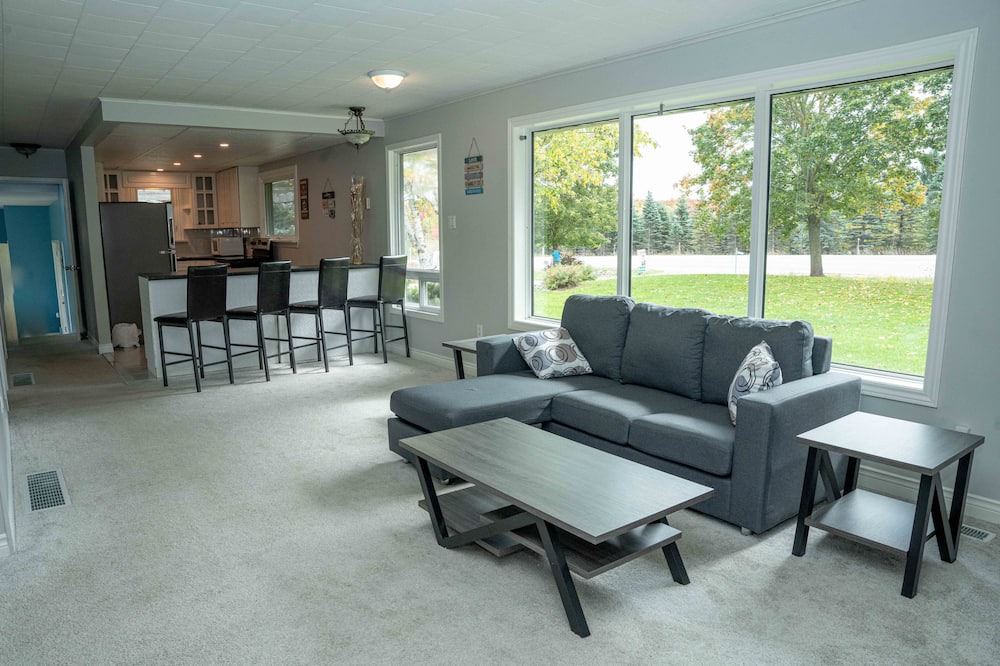 Photo of Livingroom in Shelburne