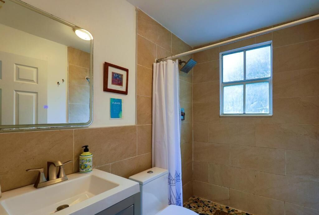 Photo of Bathroom in Little Haiti