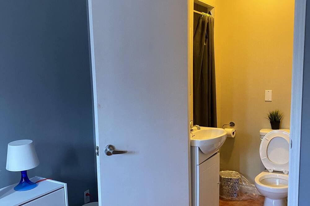 Photo of Bathroom in Parkdale