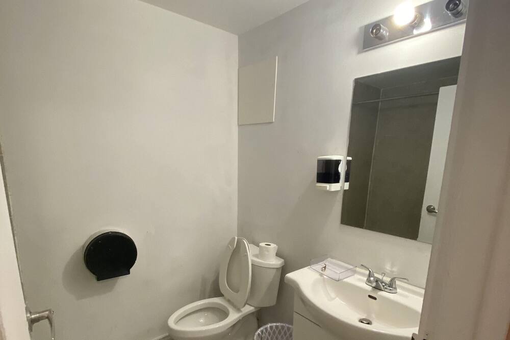 Photo of Bathroom in Parkdale
