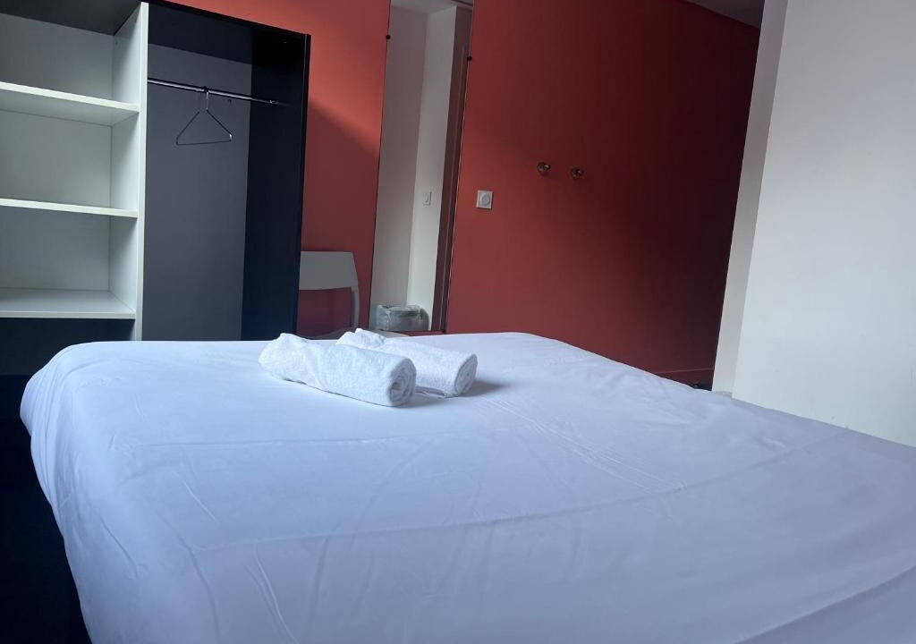 Photo of Bedroom in Python Duvernois